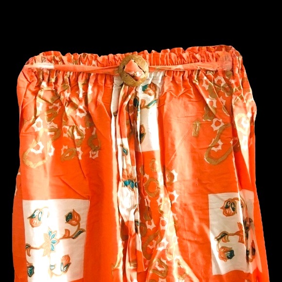 Beautiful Batik Floral Stretchy Skirt - Made in Indonesia 🌺 - Picture 3 of 4